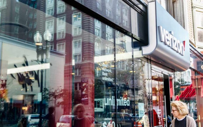 Verizon-Customers-Fooled-by-New-Scam-696x436